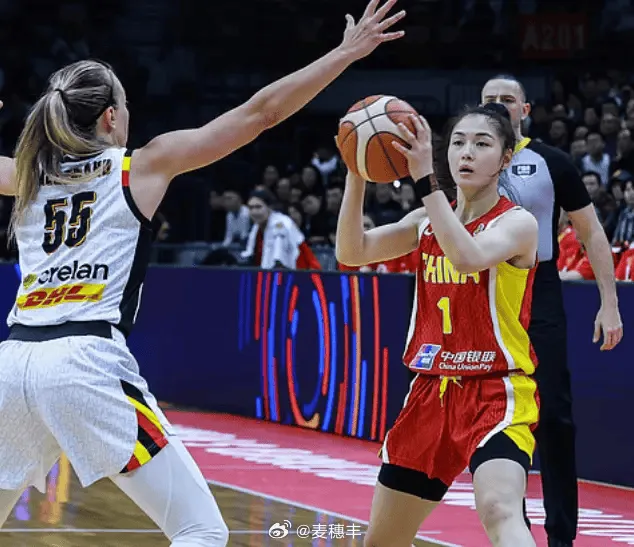 开云APP下载-媒体人：中国女篮内线攒够了“移动长城”，却外线不行了